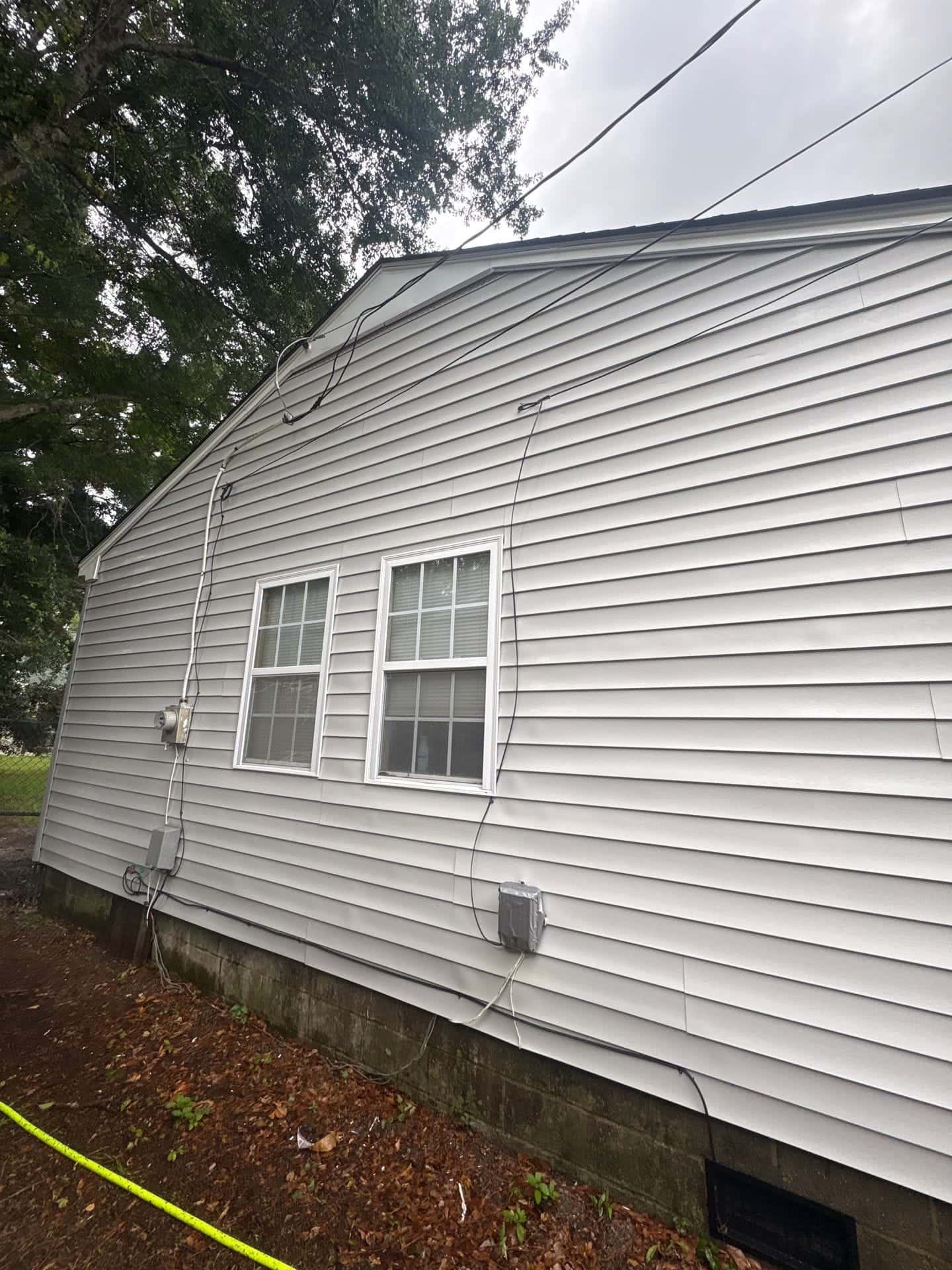 After: House siding soft washing before and after in the Wilmington, NC area: green algae and grime removed from vinyl siding
